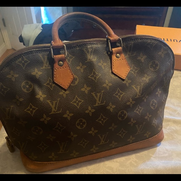 Purse - Picture 1 of 12